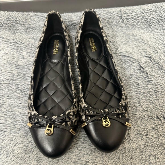 Michael Kors Flats - Picture 1 of 8